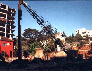 Estacas Pré-Moldadas de Concreto c/Torre sobre   rolos